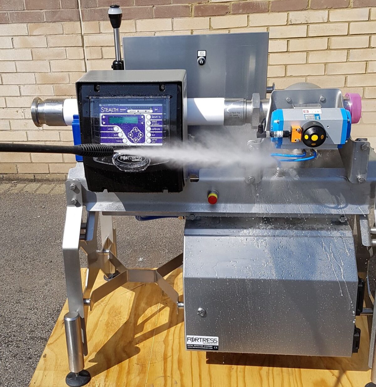 Stealth Meat Pump Pipeline metalldetektor tåler kraftig spyling ved rengjøring.